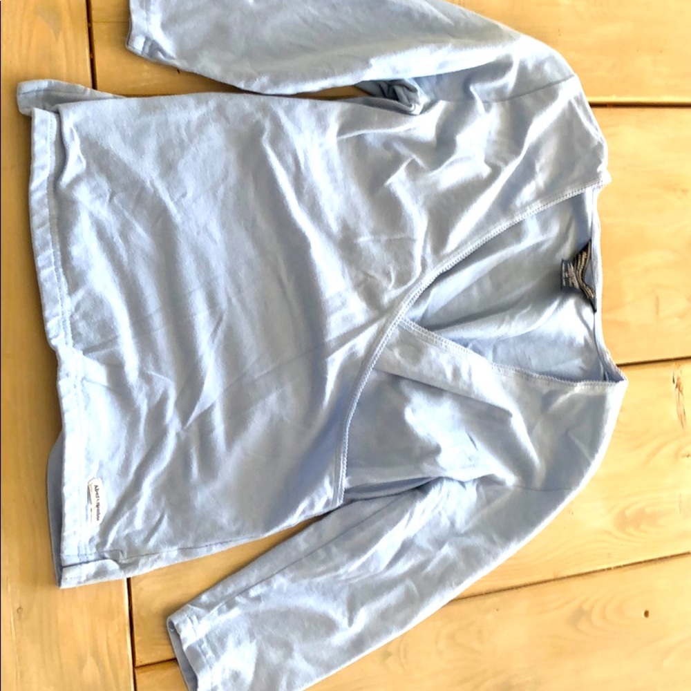 Plunging v-neck wrap quarter length top.